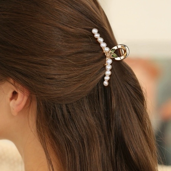 White Pearl Hairpin - Picture 1 of 5